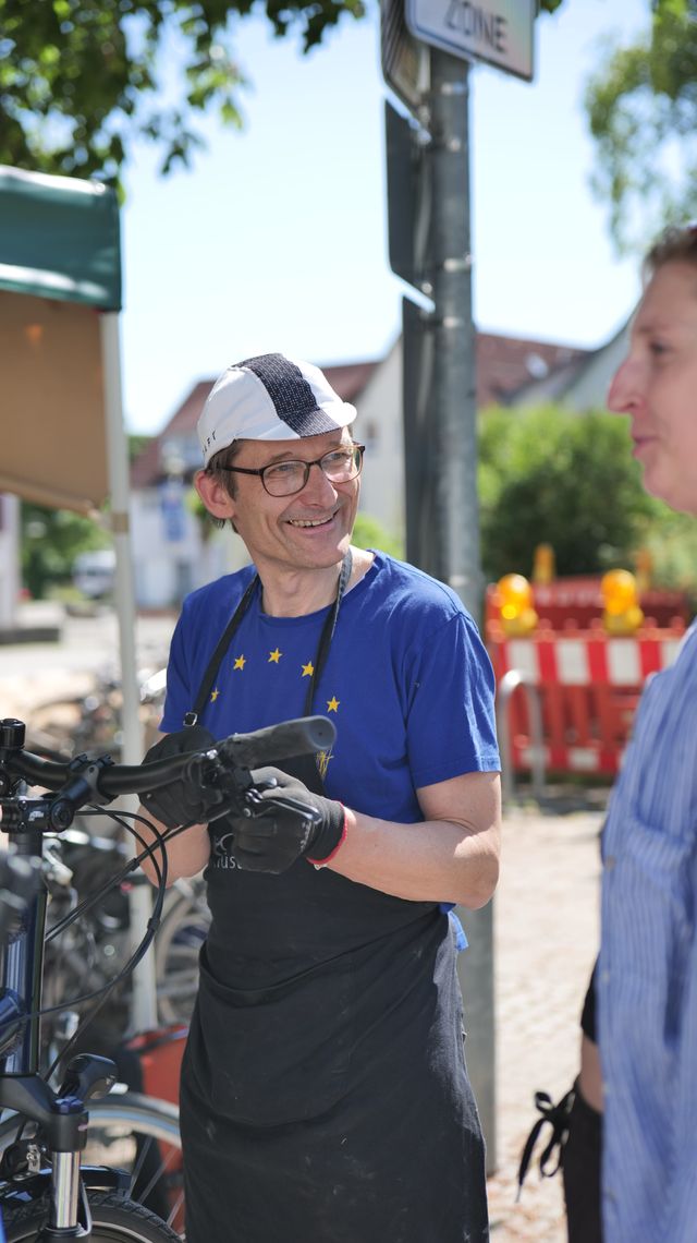 Mobile Fahrradwerkstatt Stadtbalkon: Hermino Katzenstein (MdL) in Nürtingen